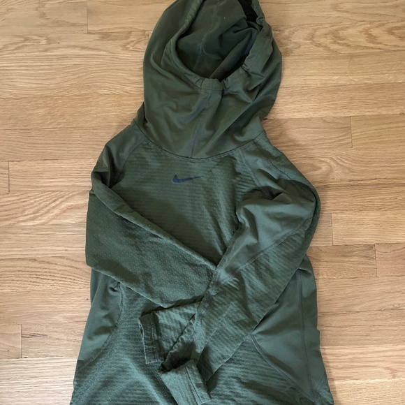 NIKE Tops - NIKE PRO HYPERWARM  Womens Med